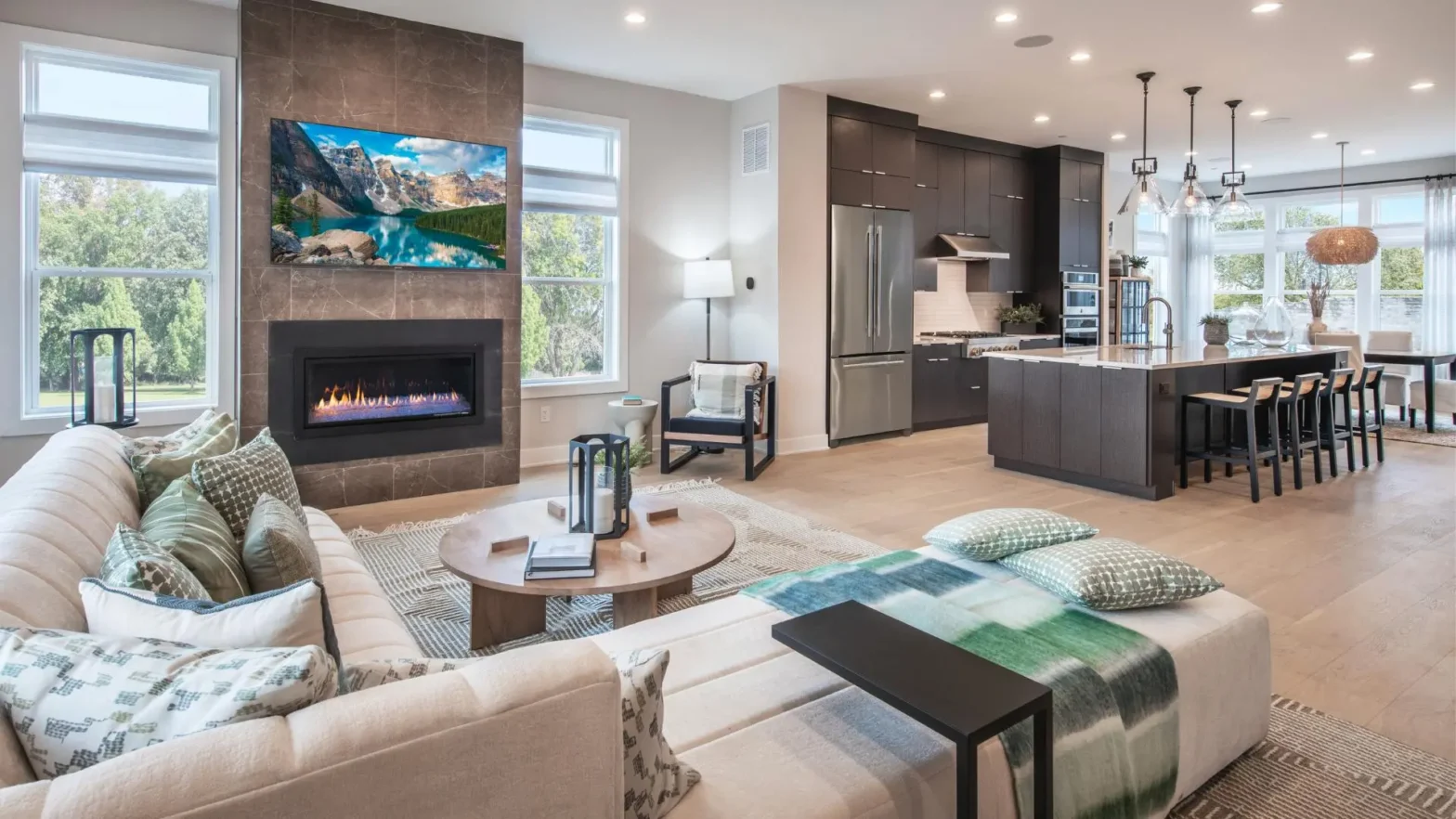 Living in Flats on Noida Expressway: A Perfect Blend of Comfort and Convenience